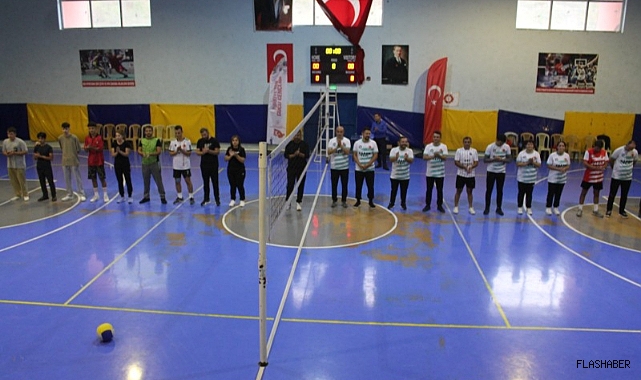 Dikmen'de Kurumlar Arası Voleybol Turnuvası devam ediyor
