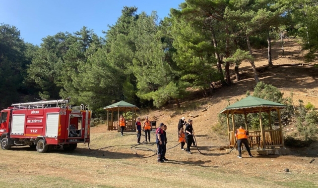 Dinar'daki ormanlık alanlarda çöpler temizlendi