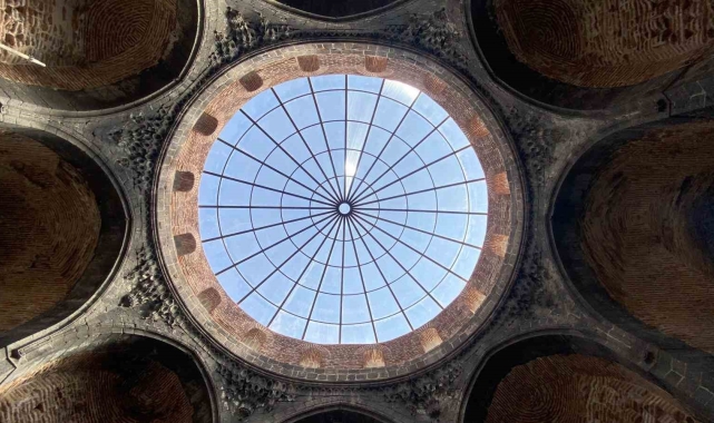 Diyarbakır'da bin 600 yıllık Saint George Kilisesi'nin kubbesi 100 yıl sonra takıldı