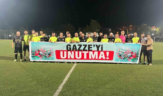 Diyarbakır'da futbol turnuvasında 'Gazze'yi unutma' pankartı açıldı