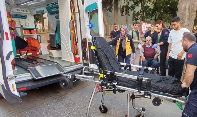 Dönüş yapmak isteyen otomobil yayaya çarptı: 1 yaralı