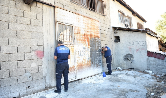 Dulkadiroğlu'nda ruhsatsız iş yerleri mühürlendi