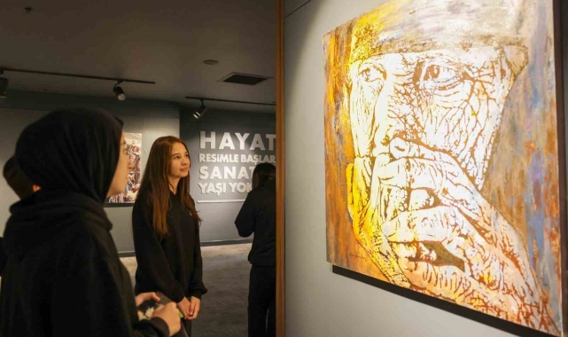 Dünya Yaşlılar Günü'ne özel resim sergisi Ümraniye'de sanatseverlerle buluştu