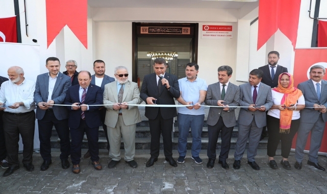 Düzce'de depremde hasar gören cami yeniden yaptırılarak ibadete açıldı
