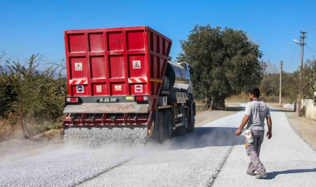 Efeler Belediyesi Umurlu Mahallesi'nde yol çalışmaları gerçekleştirdi