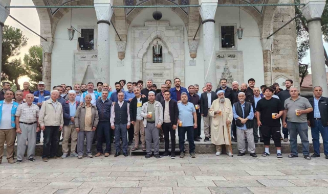 Efeler'de vatandaşlar sabah namazında bir araya geldi
