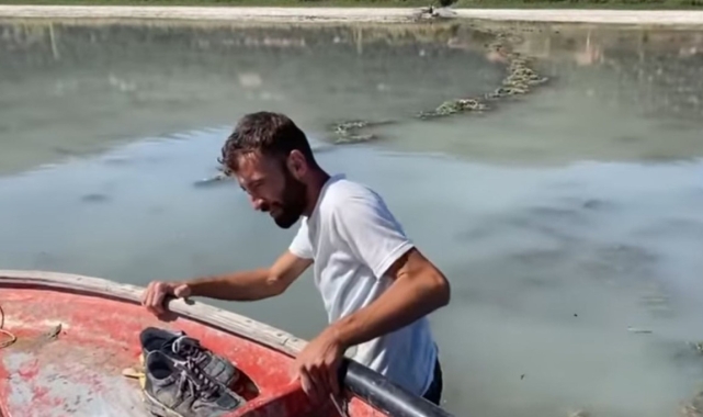 Eğirdir Gölü'ne motorlu kayıkla açılan 4 kişi gölün ortasında çamura saplandı