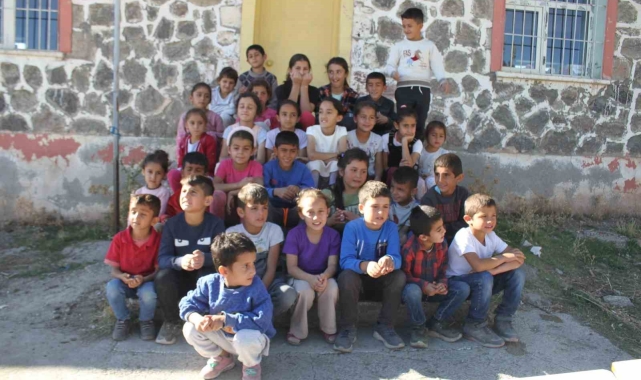 Eğitime gönül veren öğretmenler Malazgirt'te çocukların kahramanı oldular
