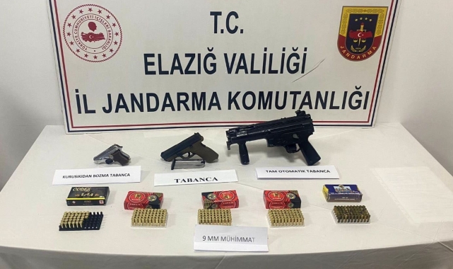 Elazığ'da bir işletmede yapılan aramda ruhsatsız tabanca ele geçirildi