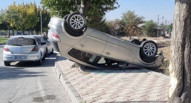 Elazığ'da otomobil takla attı: 2 yaralı