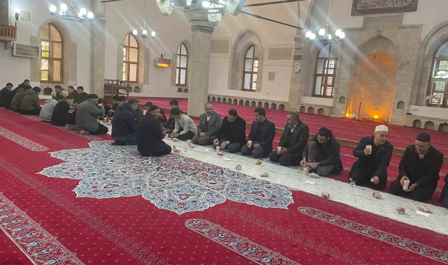 Elazığ'da tarihi camide sabah namazı buluşmaları