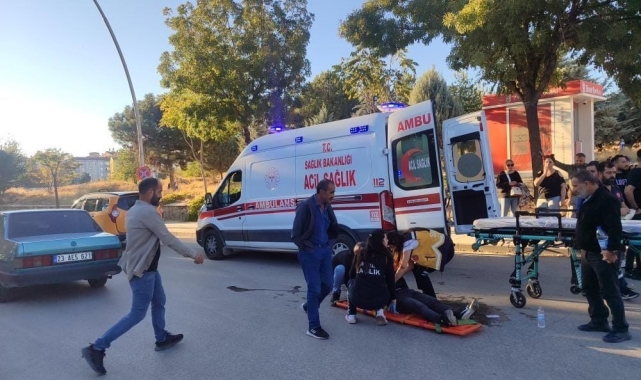 Elazığ'da ticari taksi ile motosiklet çarpıştı: 1 yaralı