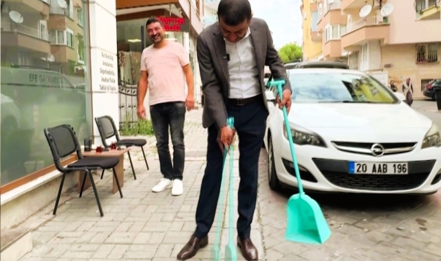 Eline süpürgeyi alan Başkan Çavuşoğlu temizlik hareketi başlattı