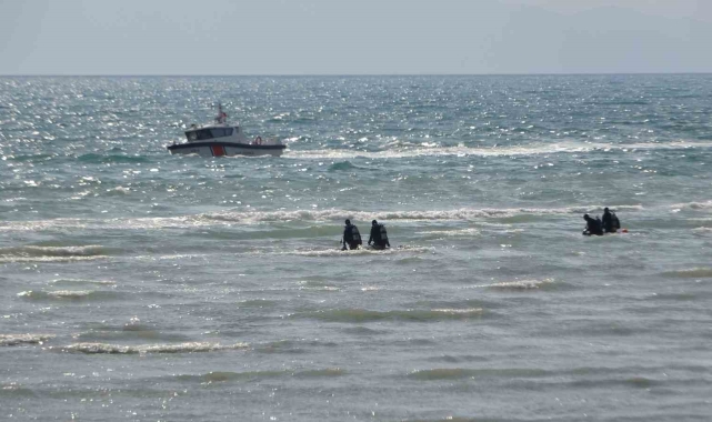 Emniyetin 'kurbağa adamları' Rojin için Van Gölü'ne daldı
