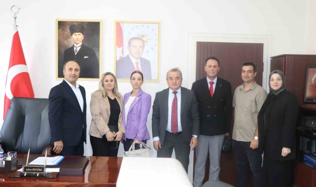 Erasmus+ programında yer alan proje ekibi, Kaymakam Öztürk'e ziyaret etti