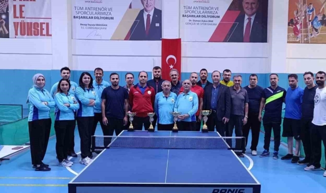 Erzincan'da 2. Kamu Spor Oyunları Masa Tenisi turnuvası tamamlandı