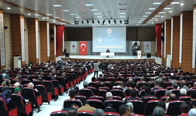 Erzincan'da "Peygamberimiz ve Şahsiyet İnşası" konulu konferans düzenlendi