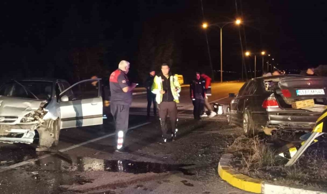 Erzincan'da trafik kazası: 2 yaralı