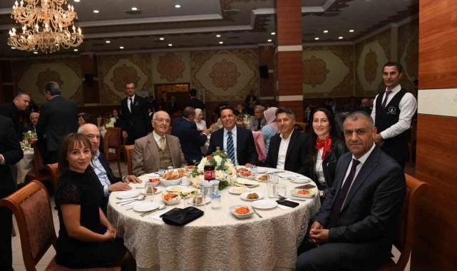 Esenyurt Belediye Başkanı 19 Ekim Muhtarlar Günü'nde muhtarlar ve aileleriyle bir araya geldi