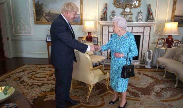 Eski İngiltere Başbakanı Johnson'dan, "Kraliçe II. Elizabeth kemik kanseriydi" iddiası