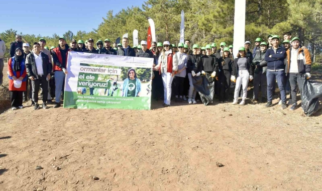 Eskişehir'de bürokratlar ve gençler ormanları temizledi