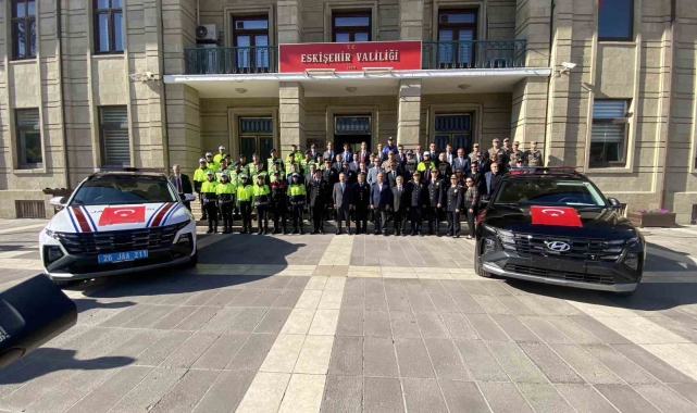 Eskişehir'de emniyet ve jandarma teşkilatına 88 aracın teslimi için tören düzenlendi