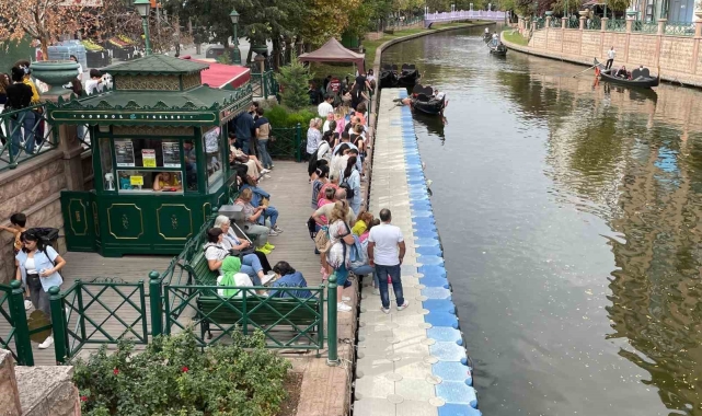 Eskişehir'de gondol sırası yoğunluğu oluştu