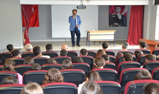Espiye&#039;de &quot;Peygamberimiz ve Şahsiyet İnşası&quot; konulu konferans düzenlendi
