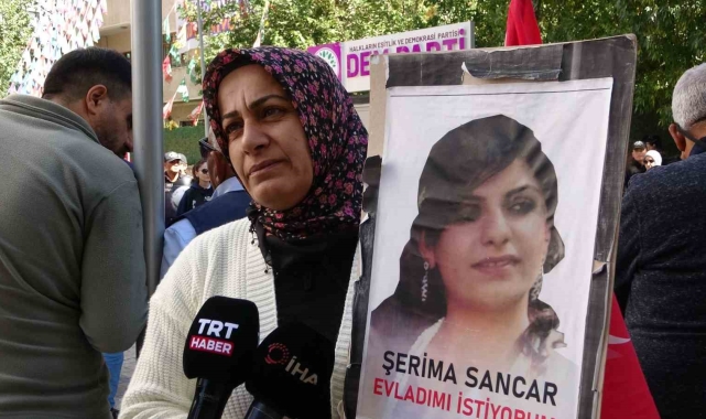 Evlat nöbetine katılan anne: "Kızımın kalemini kırıp eline silah verdiler"