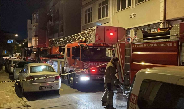 Fatih'te 4 katlı binanın bodrum katında yangın paniği