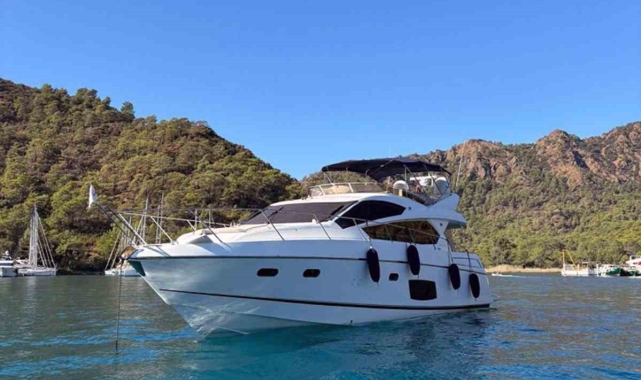 Fethiye'de süper motor yatta 6 göçmen kaçakçısı ve 28 düzensiz göçmen yakalandı