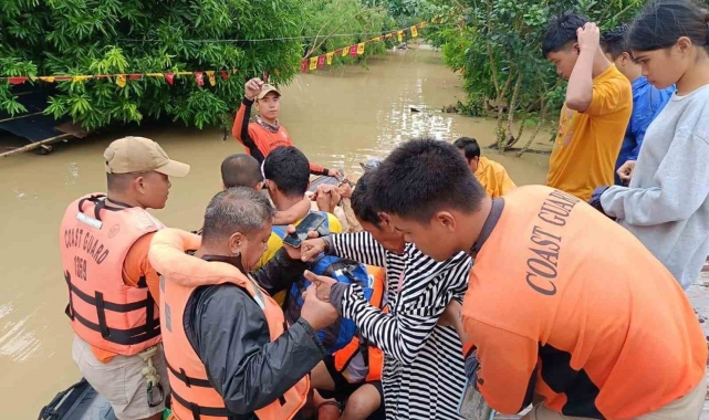 Filipinler'de Trami Tropik Fırtınası'nda 14 kişi hayatını kaybetti