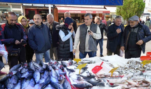Fırtına dindi, balık tezgahları şenlendi