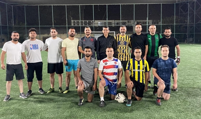 Gazeteciler ve emniyet mensupları arasında dostluk maçı