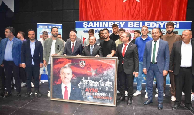 Gaziantep FK futbolcuları, Şahinbeyli öğrencilerle buluştu