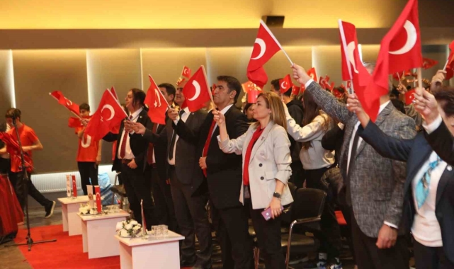 Gaziantep Kolej Vakfı'nda Cumhuriyet'e yakışır kutlama