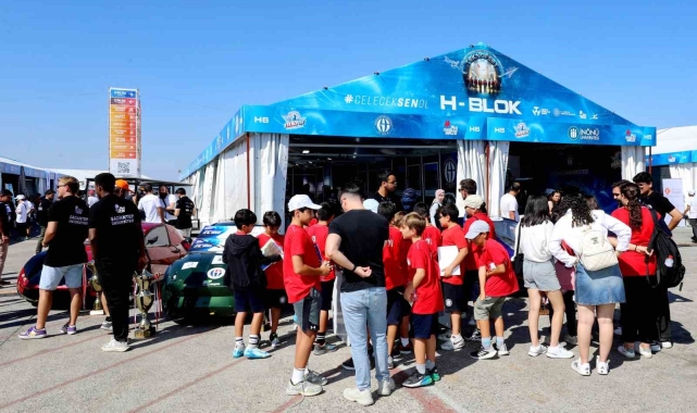 Gaziantep Üniversitesi'nin ödüllü projeleri TEKNOFEST ziyaretçileriyle buluştu