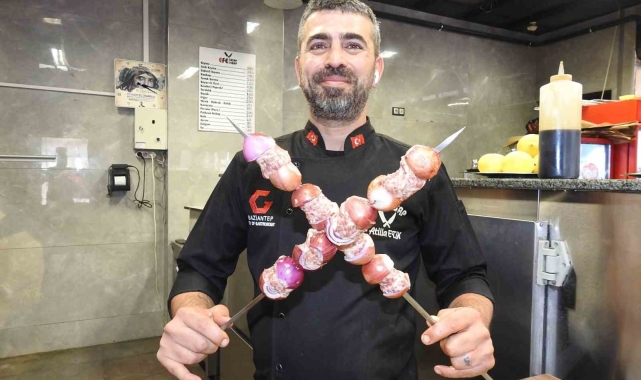 Gaziantep'te havanın soğumasıyla soğan kebabı sezonu açıldı
