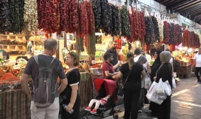 Gaziantep'te kışlık lezzetler tezgahlardaki yerini aldı