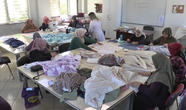 Gaziantep'te mefruşat kursuna giden kadınlar ev ekonomisine katkı sunuyor