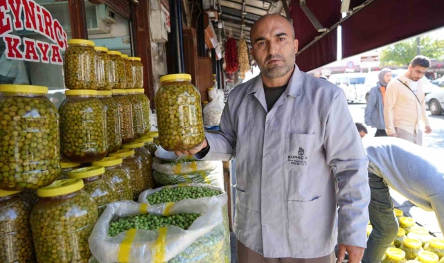 Gaziantep'te yeşil zeytinler tezgaha indi