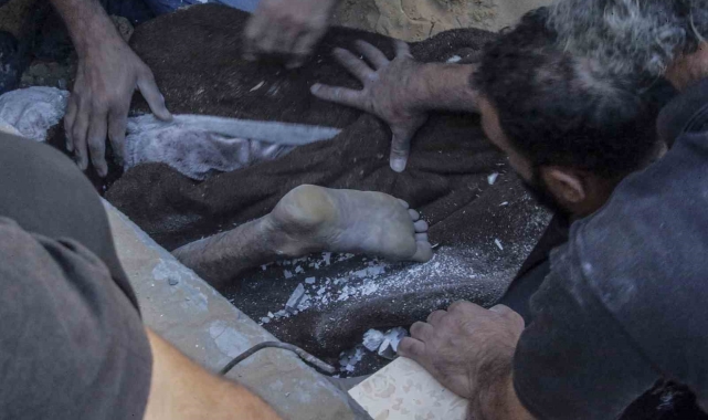 Gazze'de can kaybı 42 bin 519'a yükseldi