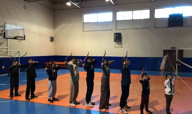 Gediz'de geleneksel Türk okçuluğuna ilgi artıyor