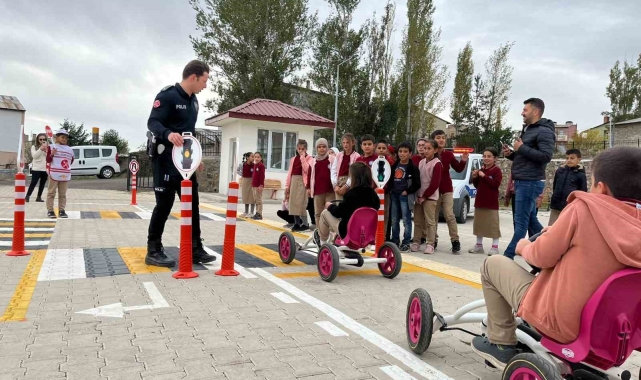 Geleceğin sürücülerine trafik bilinci aşılanıyor
