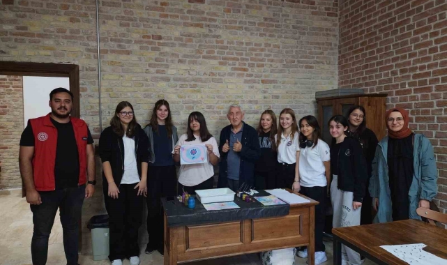 Gençler bu ofiste bir araya geliyor