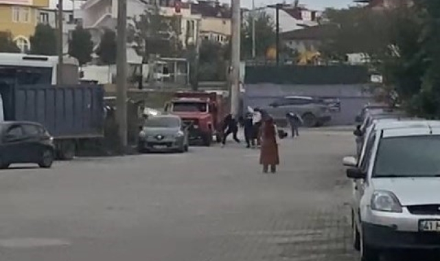 Gençlerin bıçaklı sopalı kavgası kanlı bitti: 1'i ağır 2 yaralı
