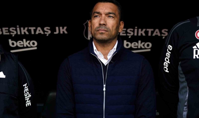 Giovanni van Bronckhorst'tan 2 değişiklik