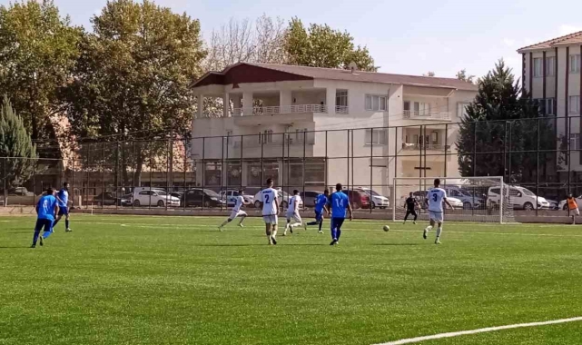 Gölbaşı ilçe stadyumu santra vuruşuyla açıldı