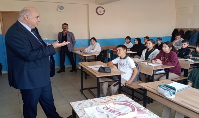 Gümüşhacıköy İlçe Milli Eğitim Müdürü Gültekin'den okul ziyareti