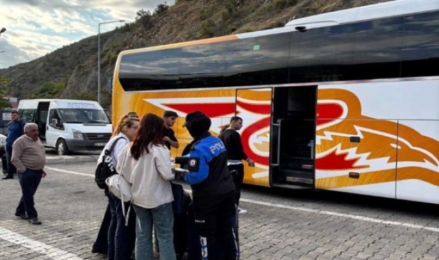 Gümüşhane'de polisler öğrencileri hırsızlık ve dolandırıcılık suçları hakkında bilgilendirdi